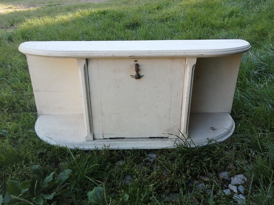 Mobilier ébénisterie.